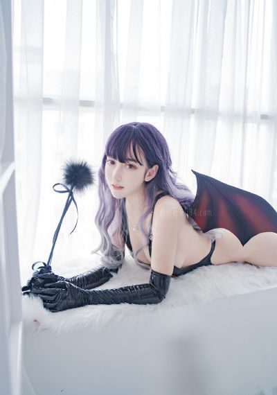 欧美化妆品海报特点_1080超清在线观看